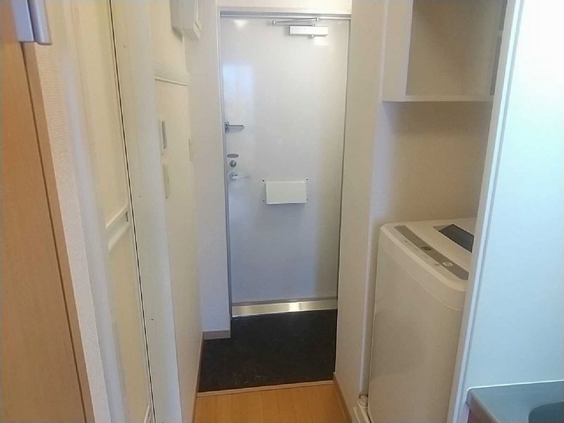 レオパレス所沢航空公園 玄関