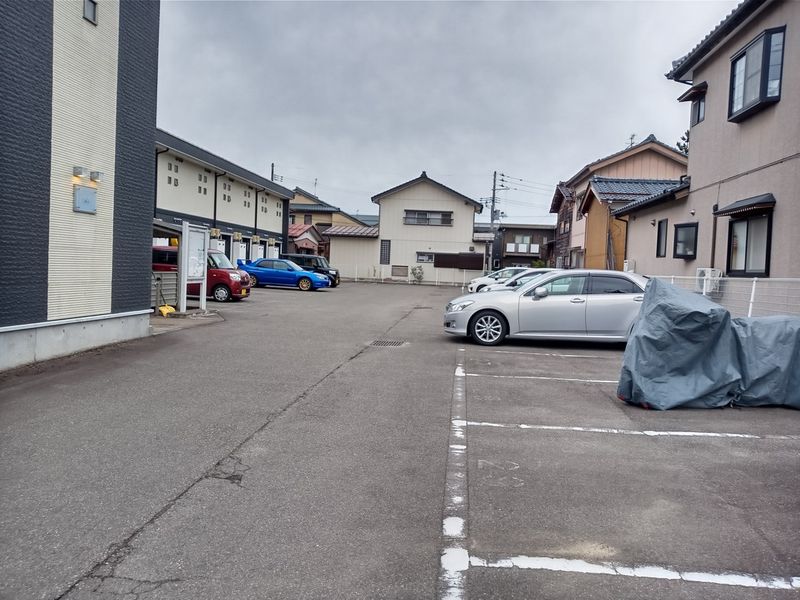 レオネクスト英　Ｂ 駐車場
