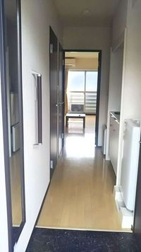 クレイノ高坂 玄関
