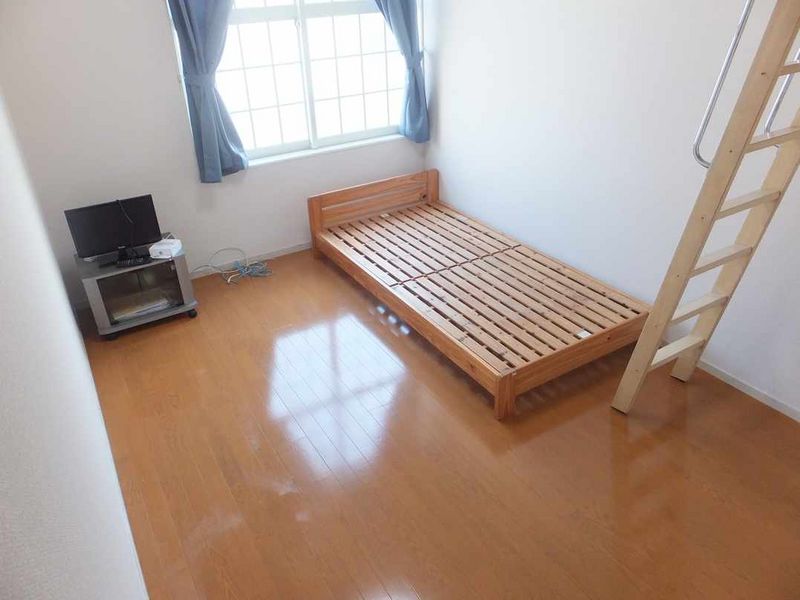 レオパレスばうはうす岡本 居間