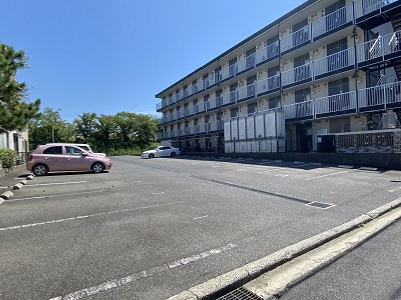 レオパレスフィオーレ住吉 駐車場