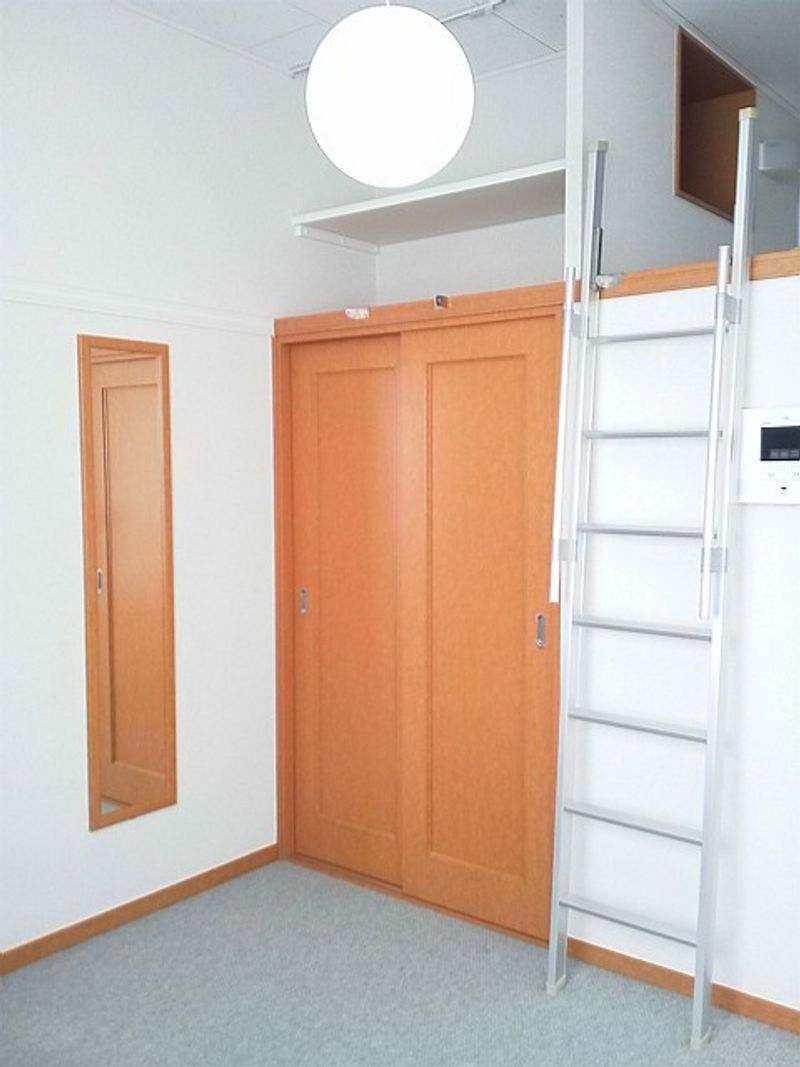 レオパレス西が丘 居間