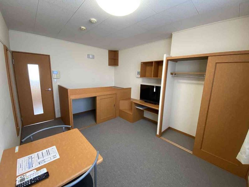 レオパレス東屋形 居間