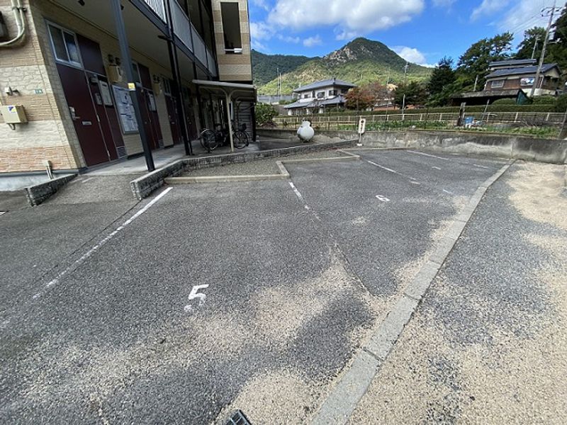 レオパレスフクチⅡ 駐車場