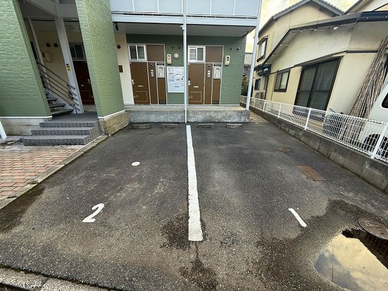 レオパレス希 駐車場