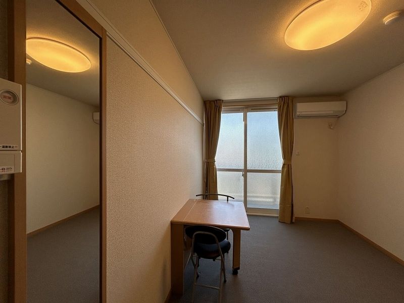レオパレス嵯峨野 居間