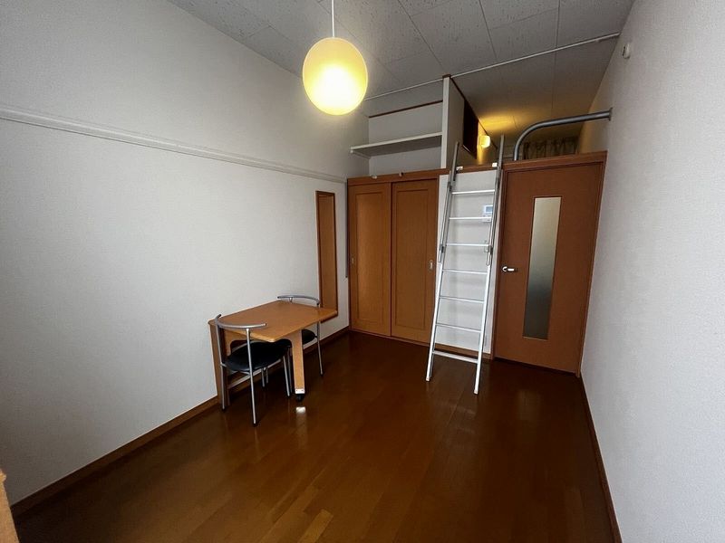 レオパレスＥａｓｔＧａｒｄｅｎ 居間