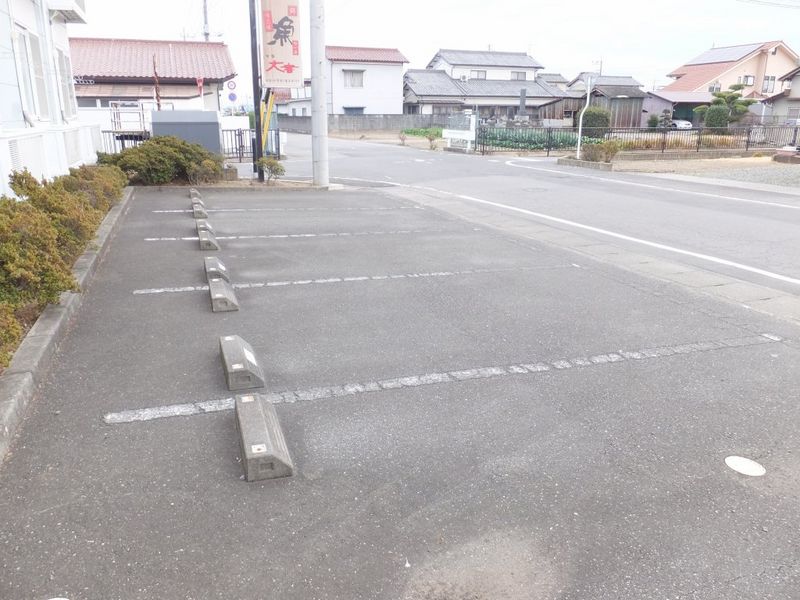 レオパレスシルバーピーク 駐車場