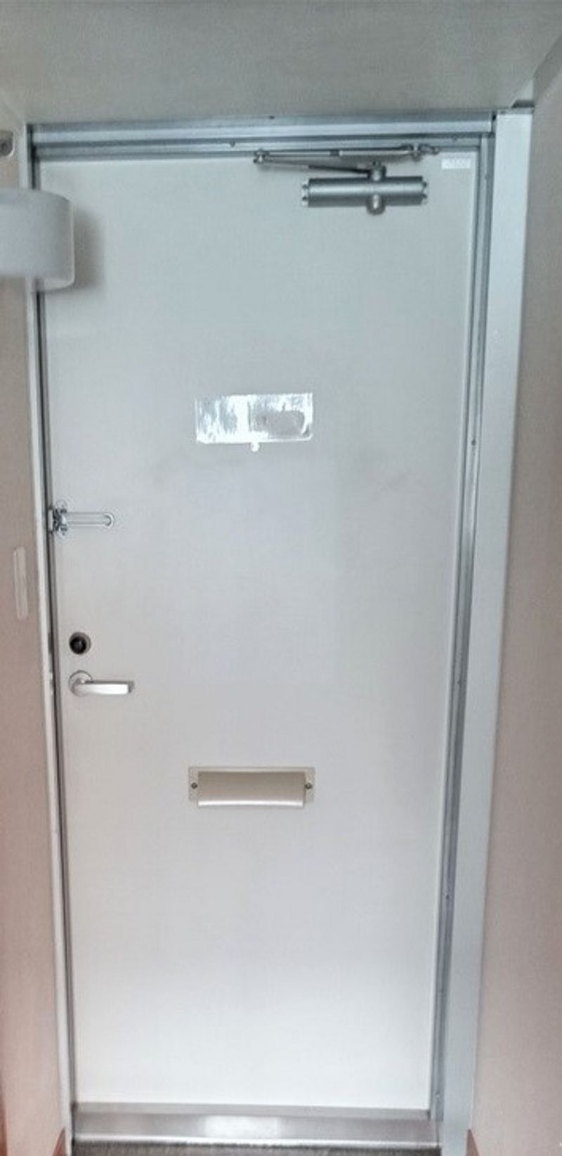 レオパレスセジュール 玄関