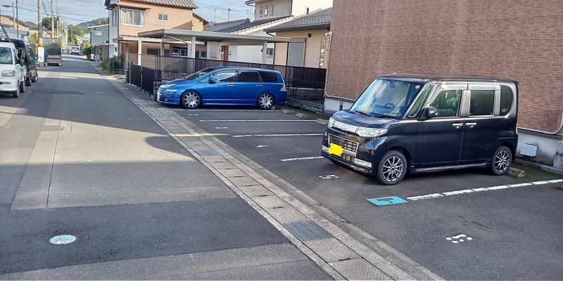 レオパレスクレインコート田中 駐車場