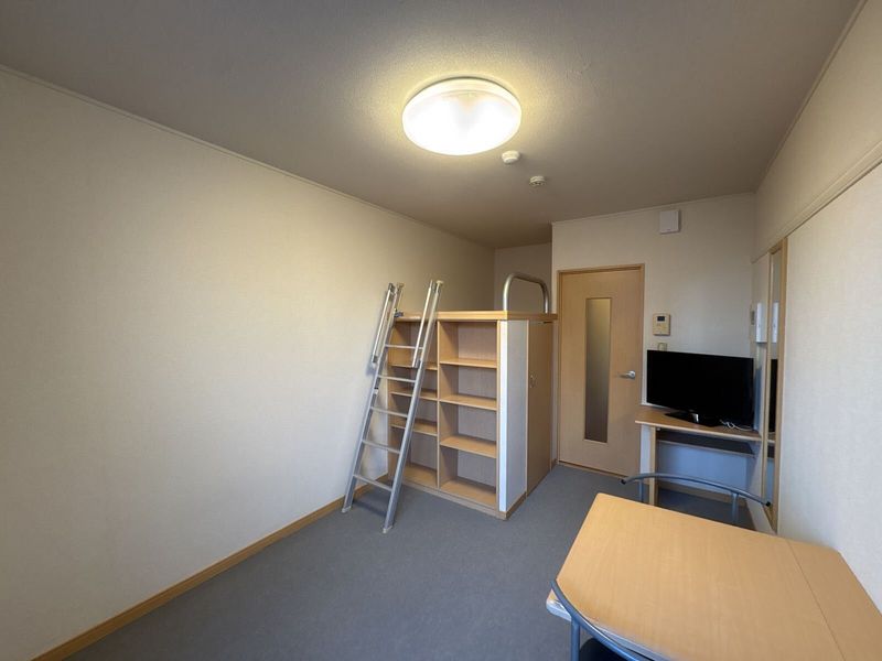 レオパレスサンクフルコート 居間