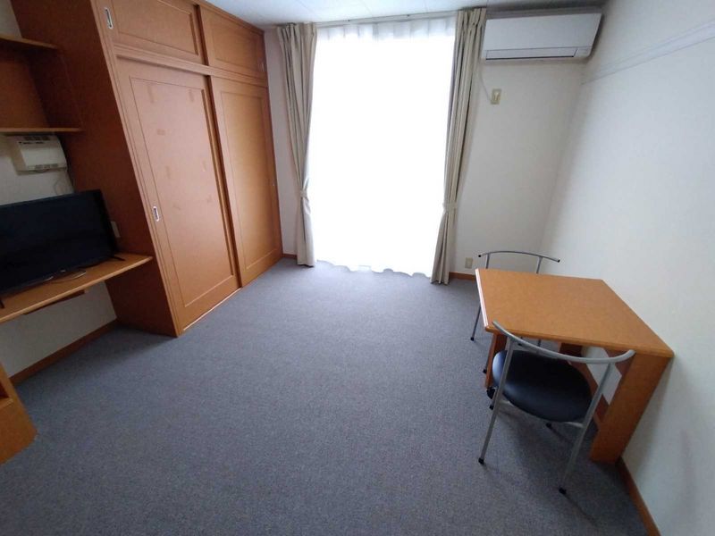 レオパレスラフィーネ 居間