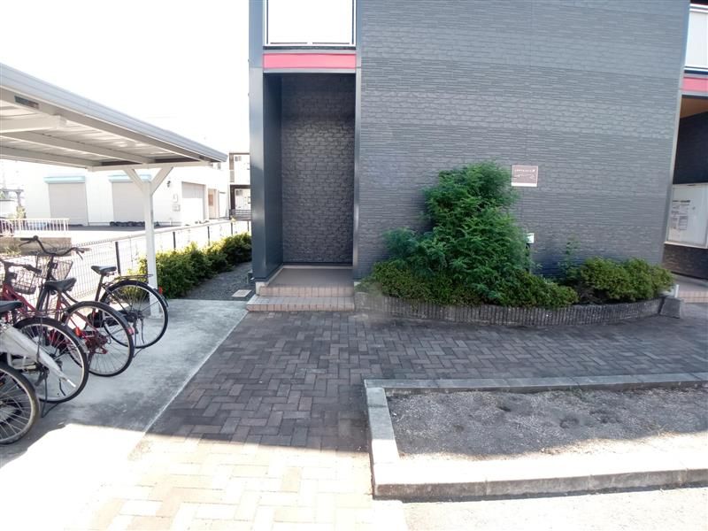 レオパレス平吉 エントランス