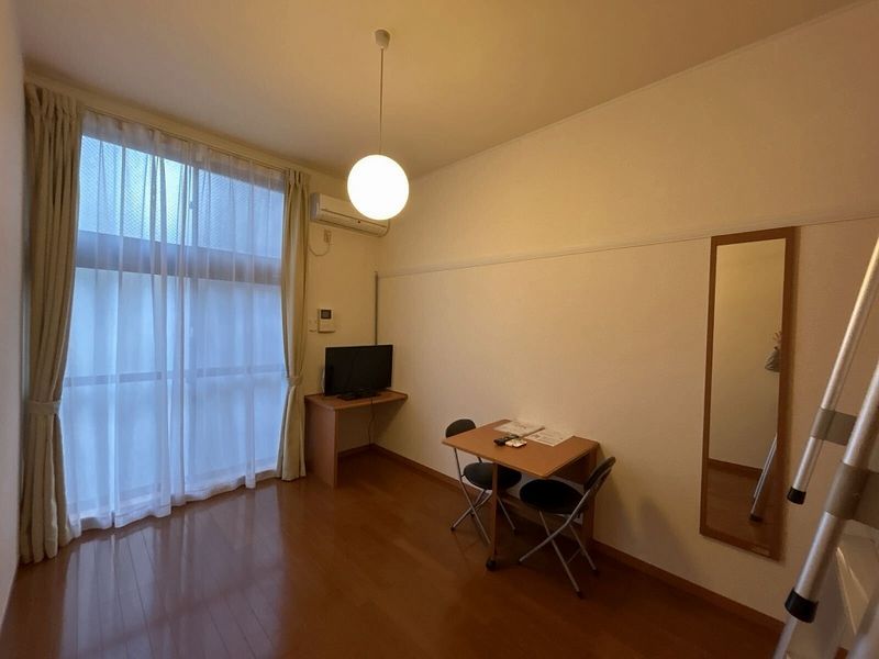 レオパレスボヌール 居間