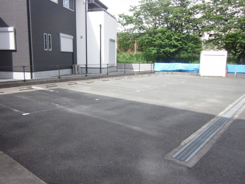 レオパレスＦｏｒｅｓｔ 駐車場