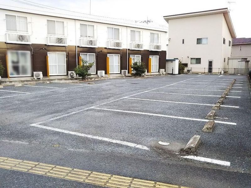レオパレス東部 駐車場