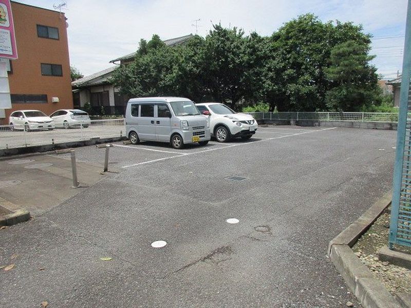 レオパレス南本町 駐車場