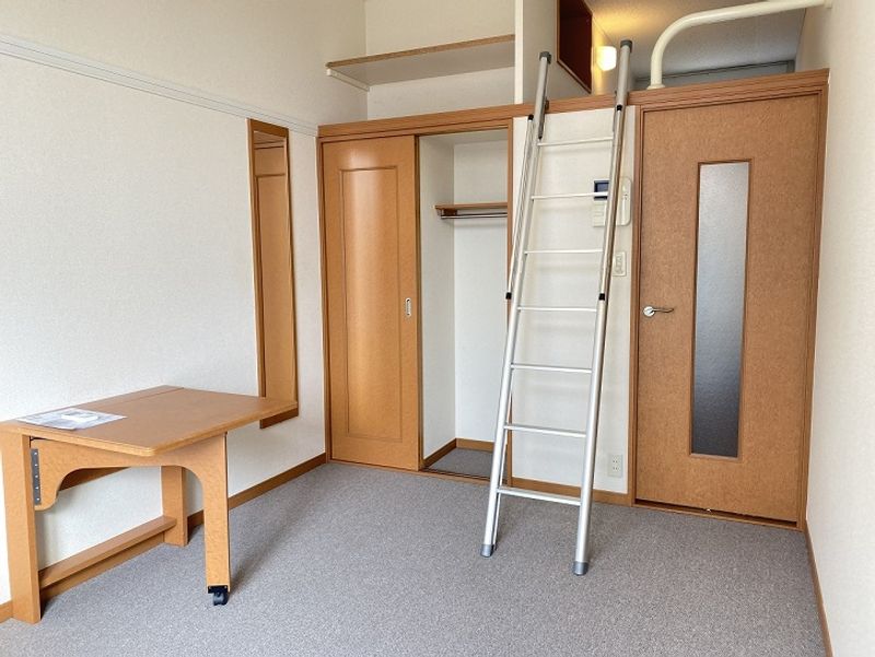 レオパレスロイヤルシティ茜 寝室