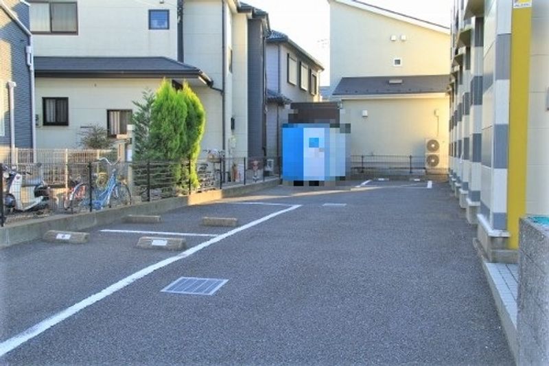 レオパレスヴィブレ 駐車場