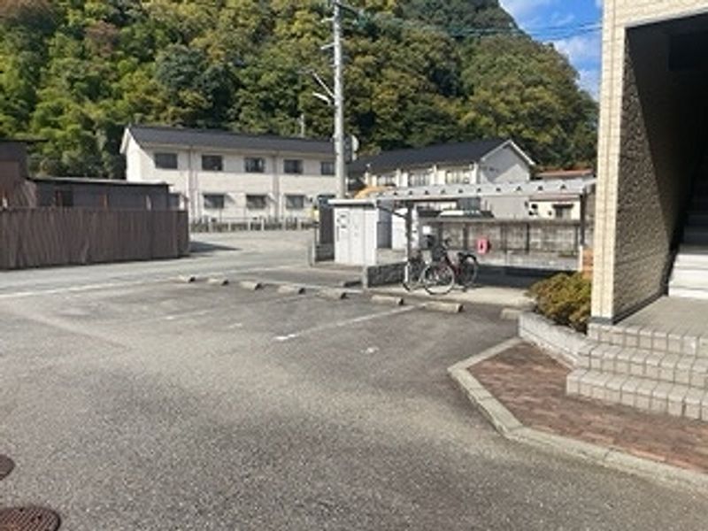 レオパレスＫ 駐車場