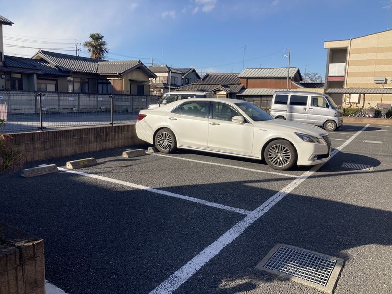 レオパレスマツザワ 駐車場