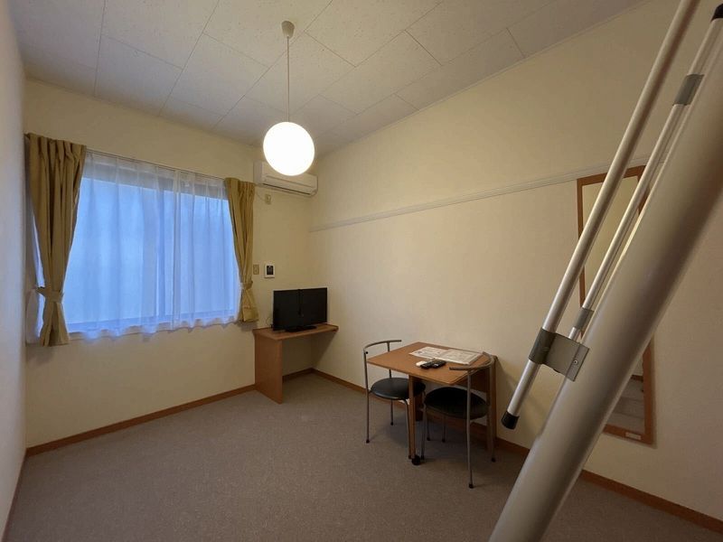 レオパレス原 居間