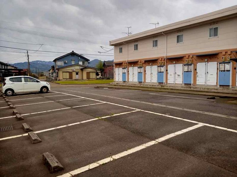 レオパレススペラーレ 駐車場