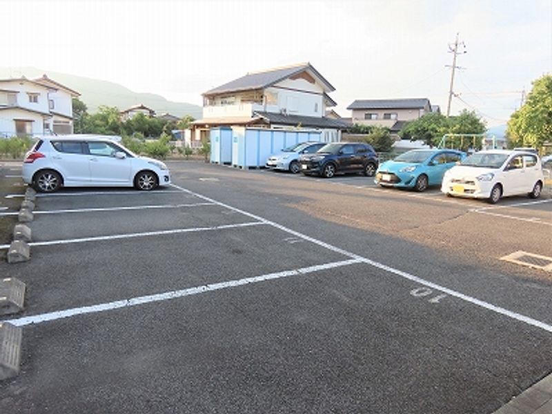 レオパレスハーモニー高川原 駐車場