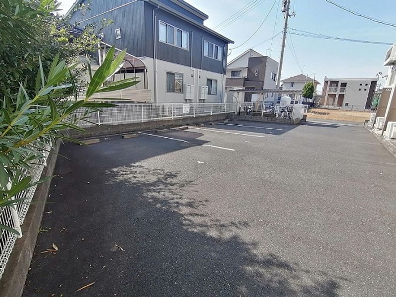 レオパレスヴィラ一ツ橋 駐車場
