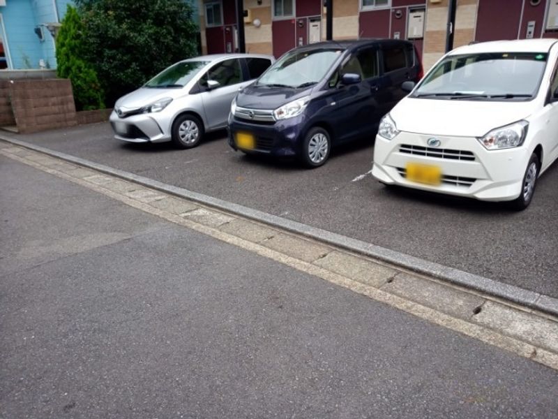 レオパレス上白根 駐車場