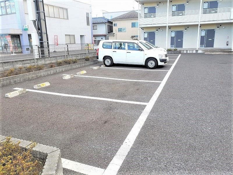 レオネクスト第三吉兵衛ハウス 駐車場