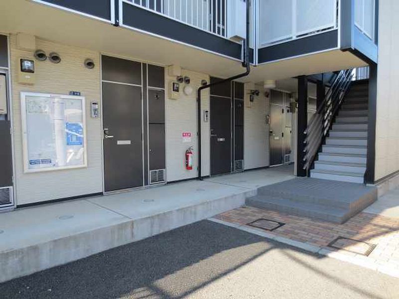 レオパレスピュール 玄関