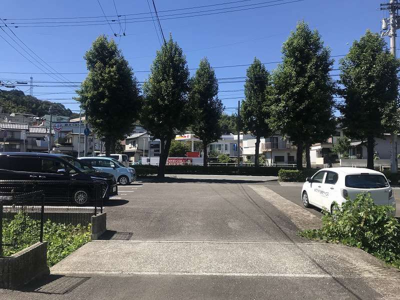 レオパレスアルカディア 駐車場
