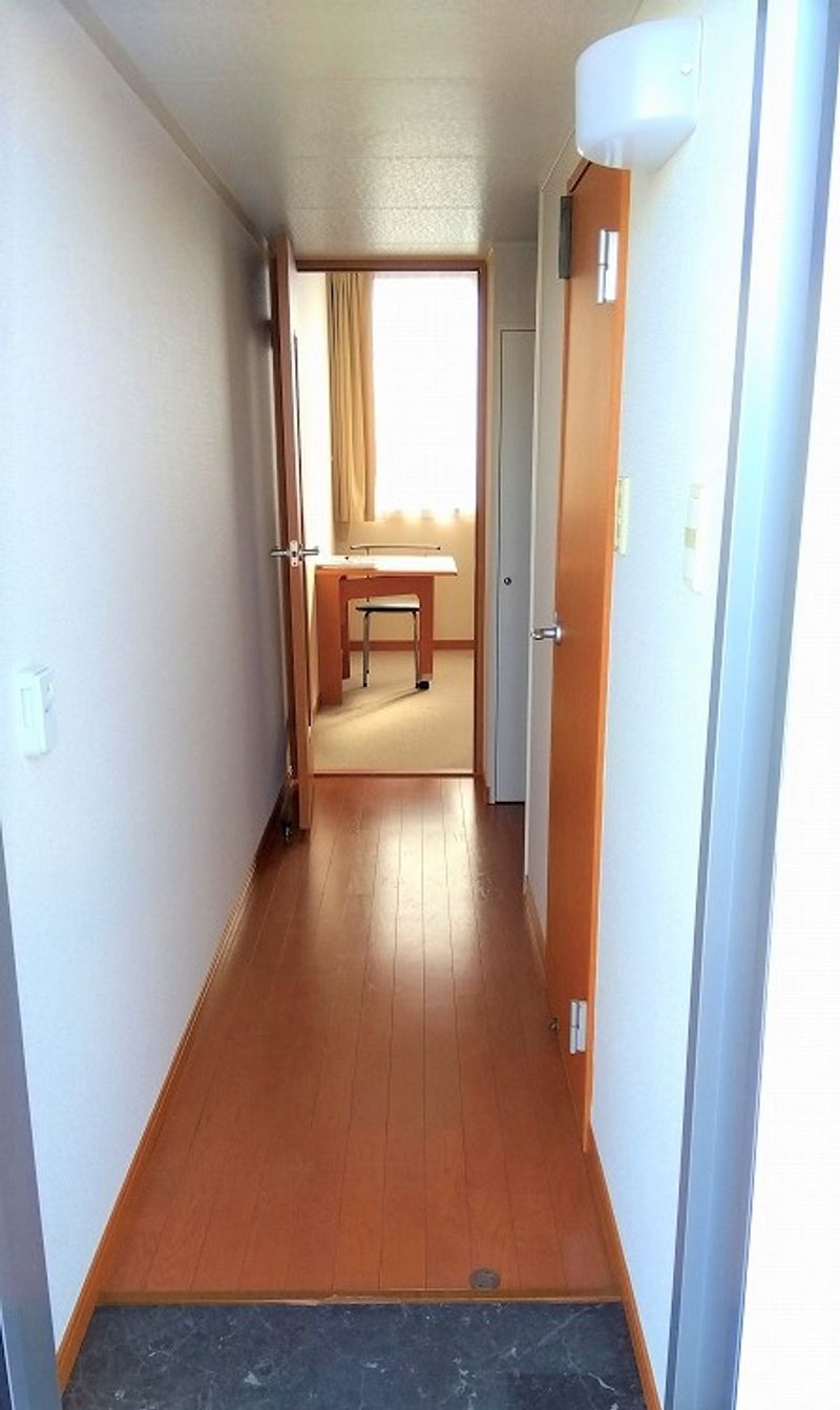レオパレスアイ 玄関