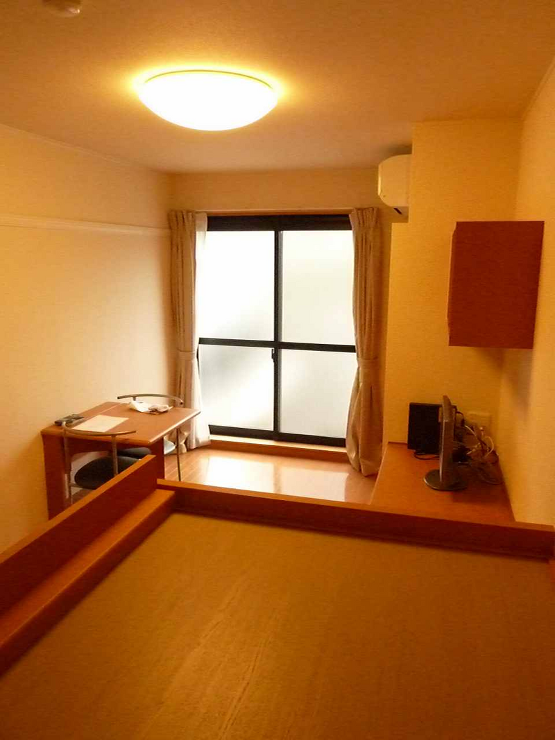 レオパレスムート 居間