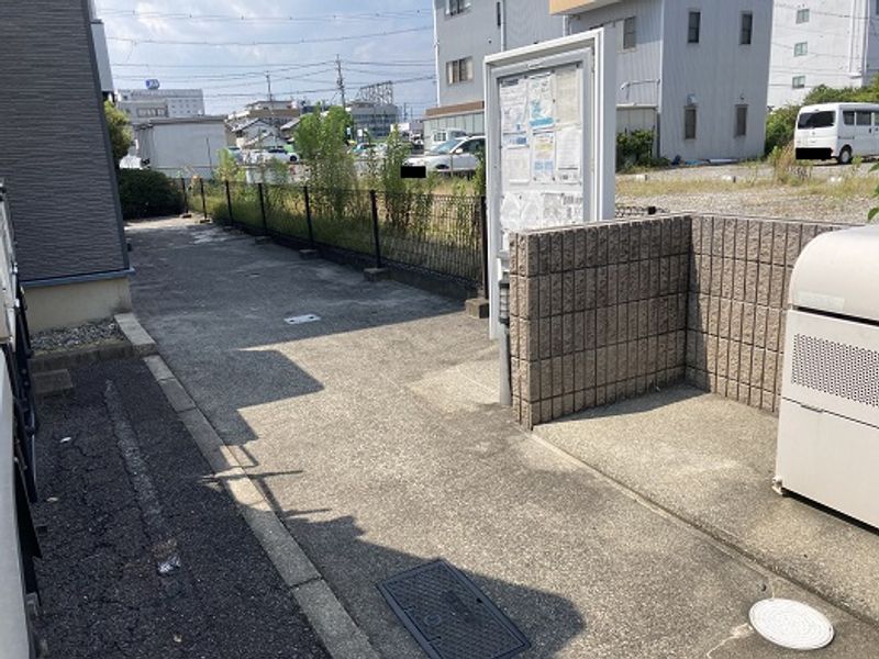 レオパレスルクス エントランス
