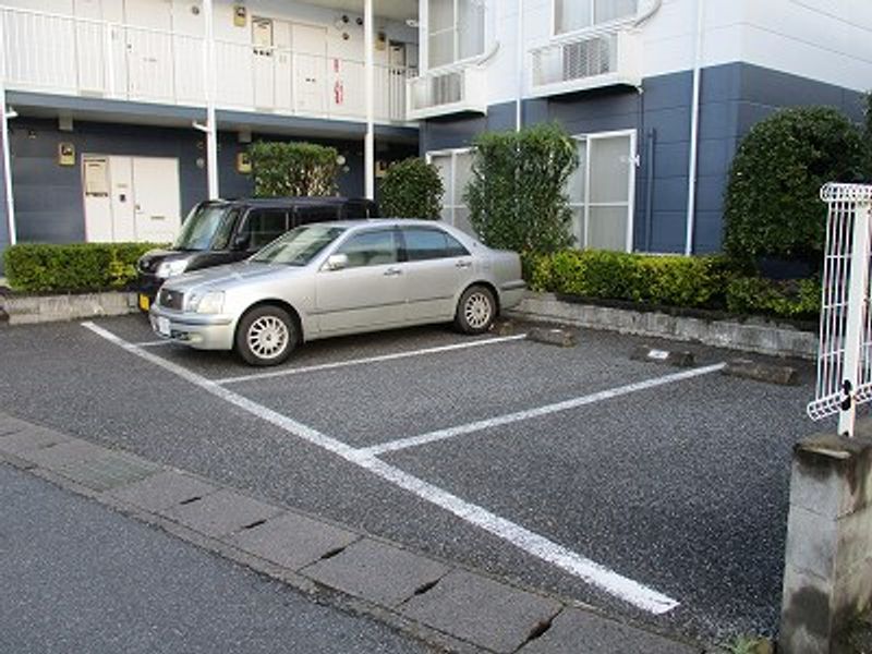 レオパレスパークハイムⅢ 駐車場