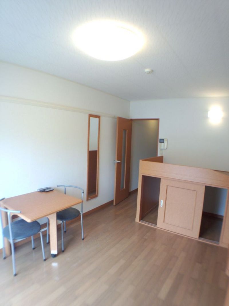 レオパレスＨＩＤＥ 居間