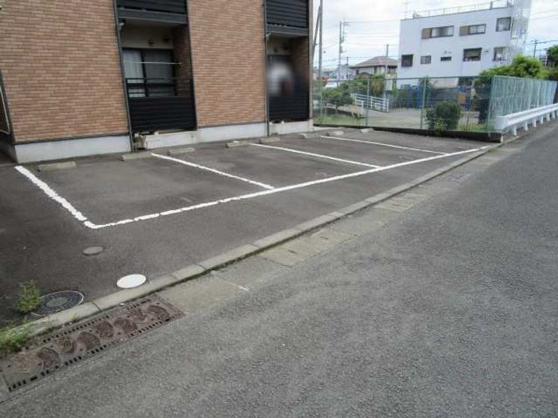 レオネクストＥＡＳＴ 駐車場