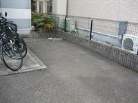 レオパレスチャルム 駐車場
