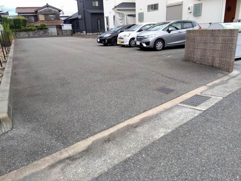 レオパレスＭ　ヴィアージュ 駐車場