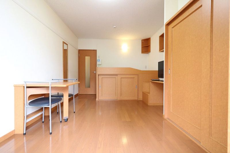レオパレスアクア東近江 居間