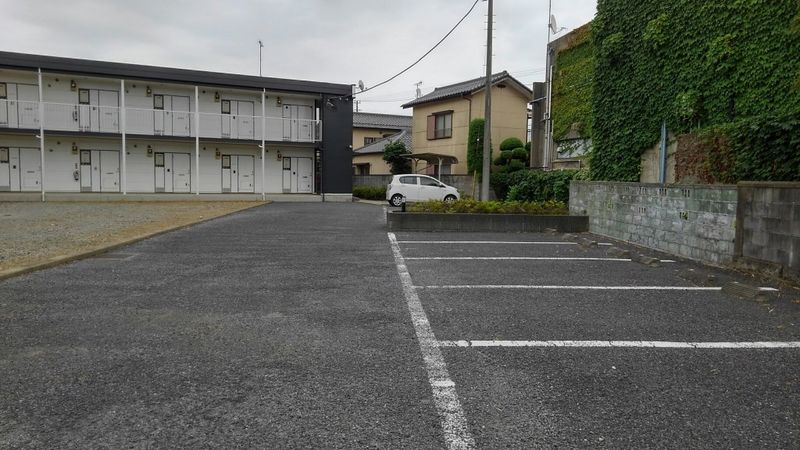 レオパレスタカオ 駐車場