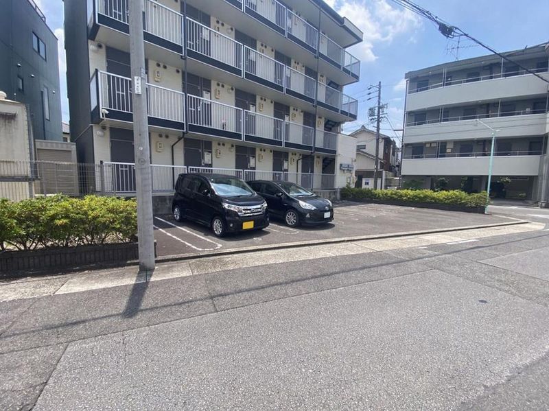 レオパレス道明町 駐車場