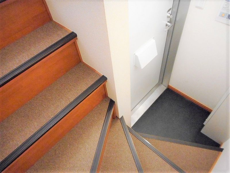 レオパレスはなみずき 玄関
