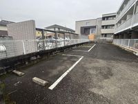 レオパレスＶ 駐車場