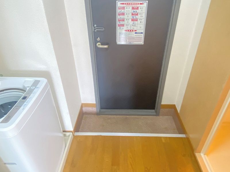 レオパレスホワイエⅢ 玄関