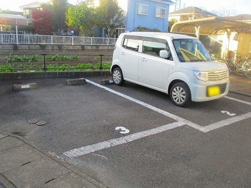 レオパレス桜木 駐車場