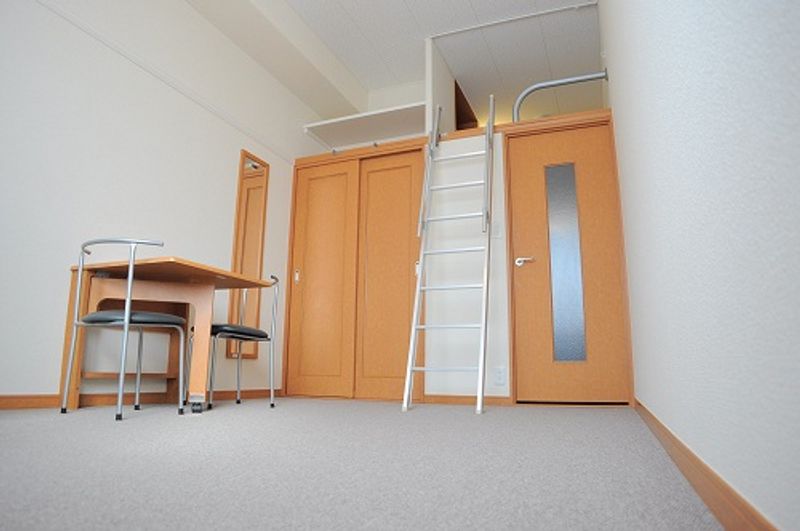レオパレス船橋湊町 居間