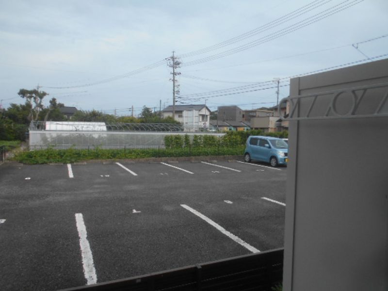レオパレス秋桜 駐車場